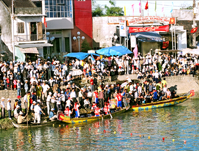 Go Boi boat race festival