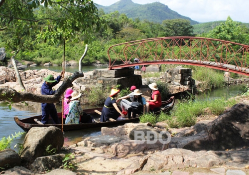 Binh Dinh has launched Tour Guides Branch of Association