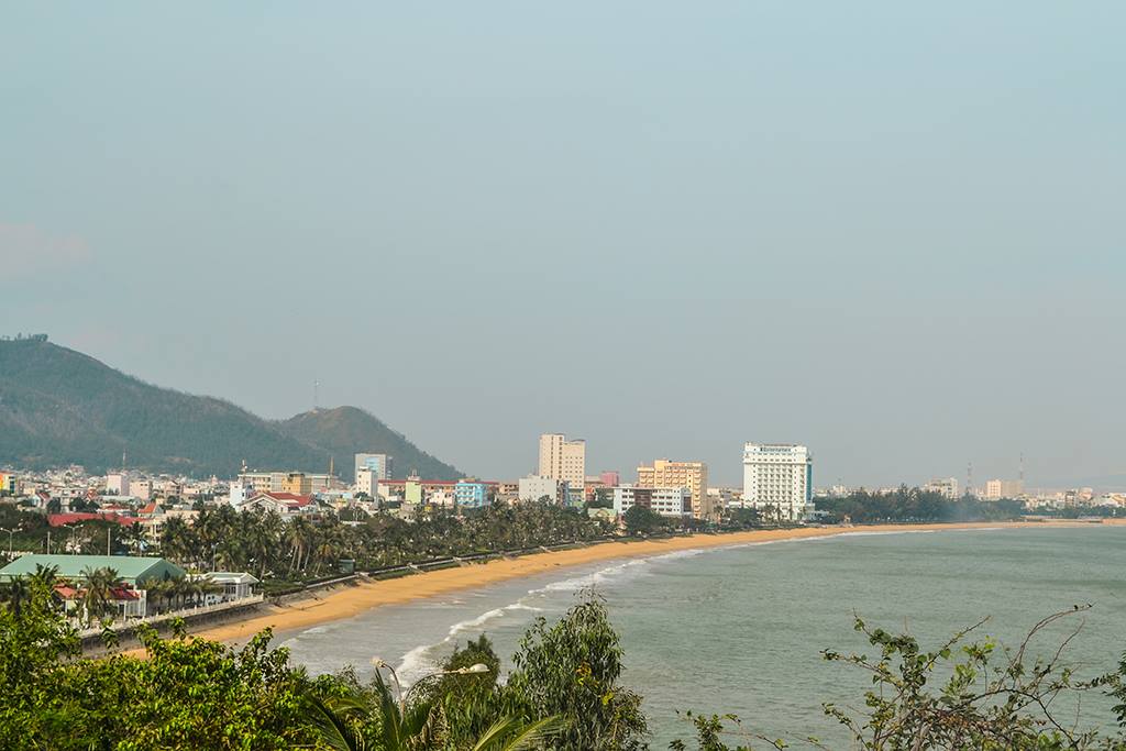 Thành phố Quy Nhơn nhìn từ đồi thi nhân